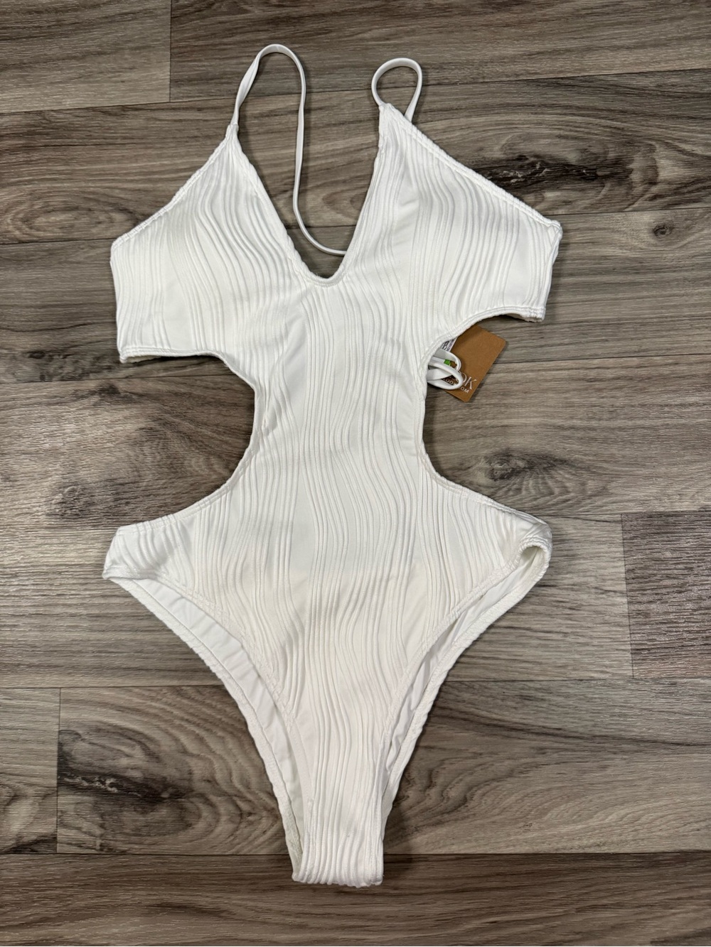 Berlook Water Ripple One-Piece Swimsuit NWT in White Size Medium